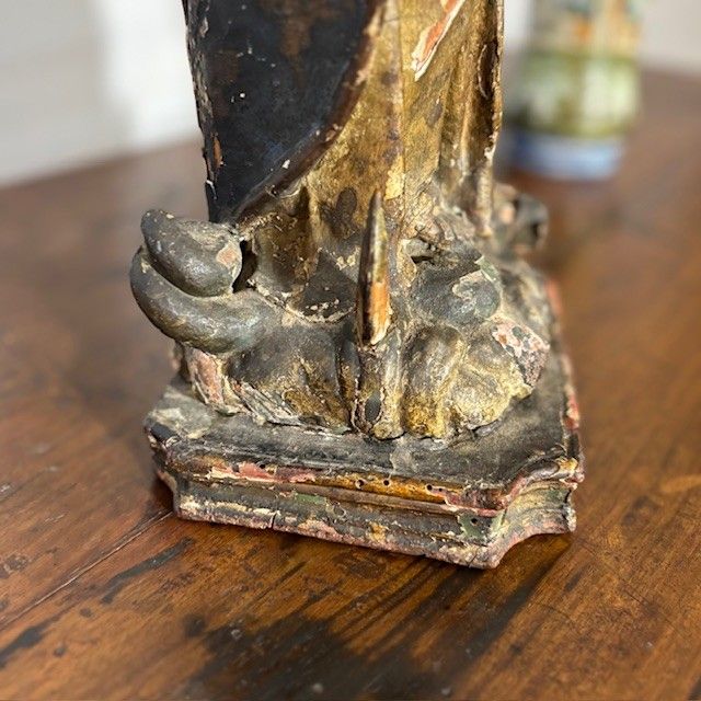 Ancienne sculpture en bois polychrome d'une Vierge, XVIIe siècle. H 46