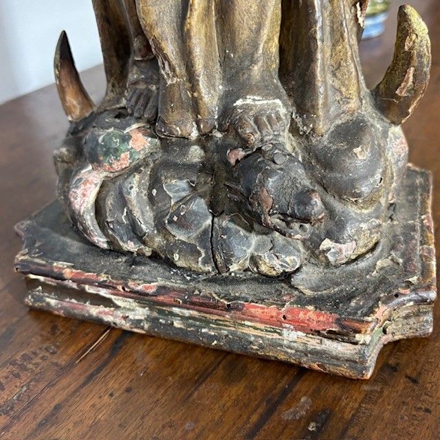 Ancienne sculpture en bois polychrome d'une Vierge, XVIIe siècle. H 46