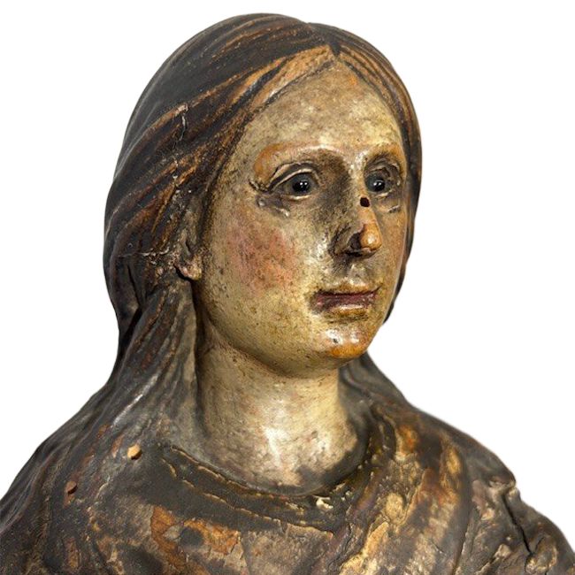 Ancienne sculpture en bois polychrome d'une Vierge, XVIIe siècle. H 46