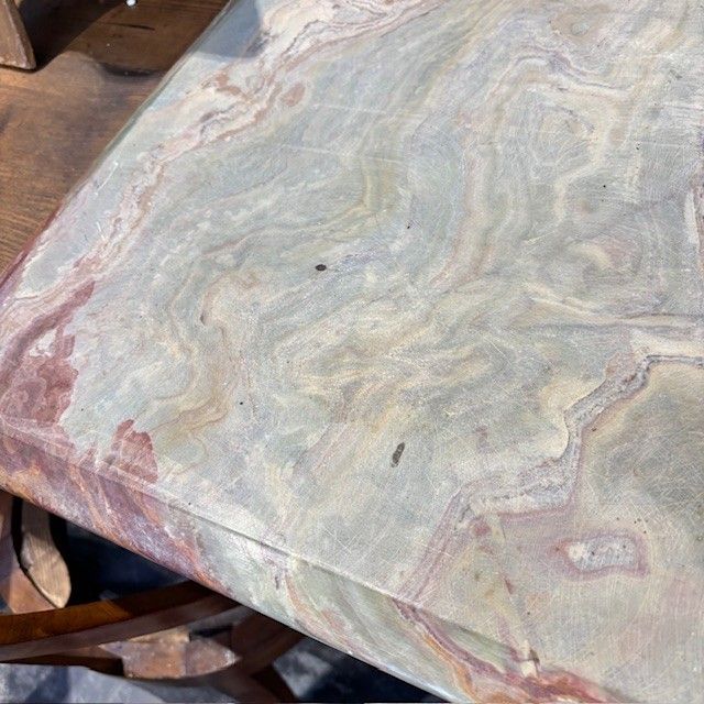 Table ancienne Thonet Art Déco, 1940, en hêtre courbé et onyx. Dimensions : 106 x 61 cm. Hauteur : 79 cm.