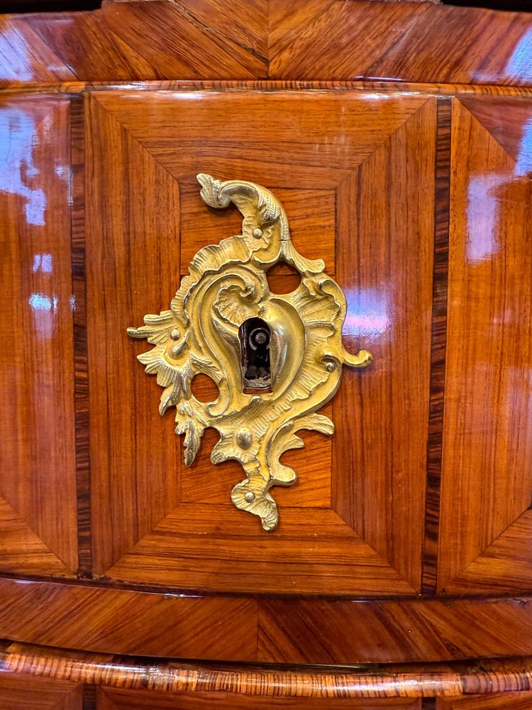 Jean-François Lapie (1720-1797) - Cassettone in palissandro e legno di violetta, epoca Luigi XV