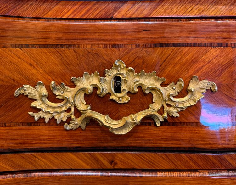 Jean-François Lapie (1720-1797) - Cassettone in palissandro e legno di violetta, epoca Luigi XV
