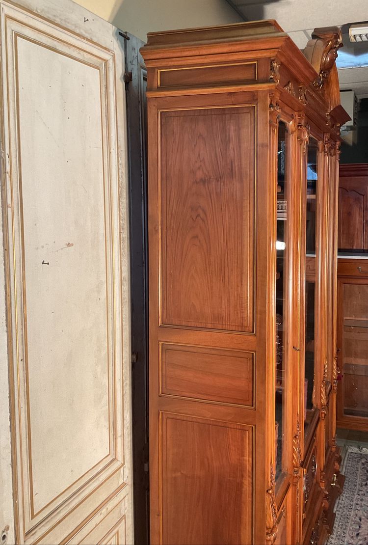 Grande libreria Napoleone III in noce biondo del XIX secolo a 3 ante