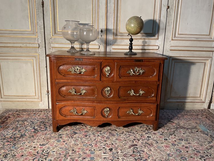 Commode parisienne 18 eme en chêne 