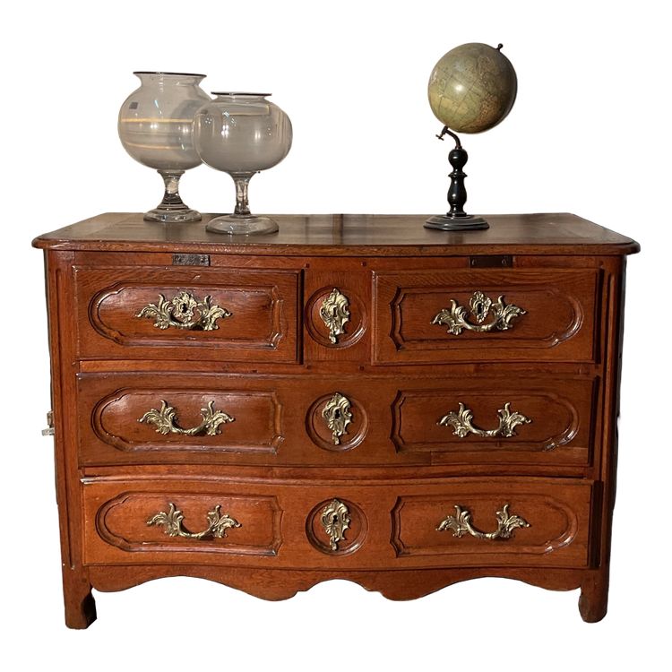 Commode parisienne 18 eme en chêne 