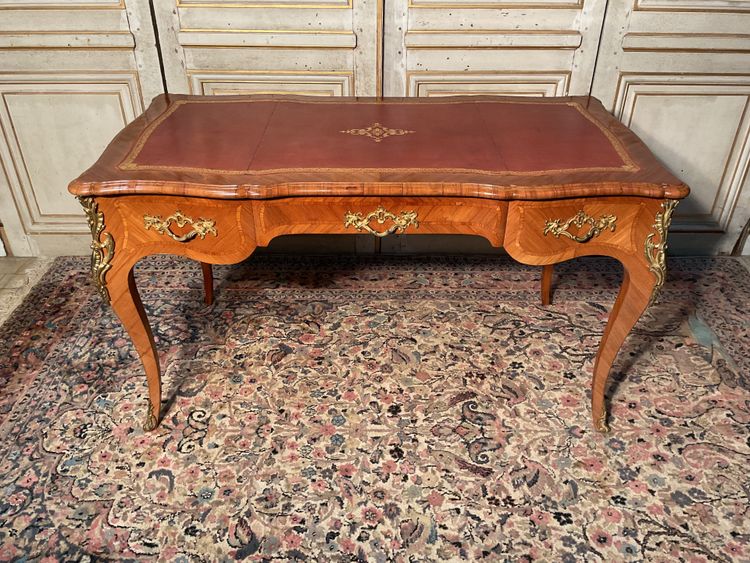 Scrivania piatta in palissandro e bellissimi bronzi