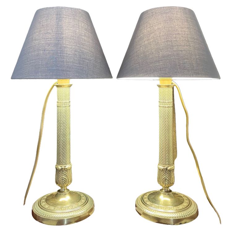 Deliziosa coppia di lampade antiche in bronzo dorato, modello "Cannon Barrel" del periodo Impero