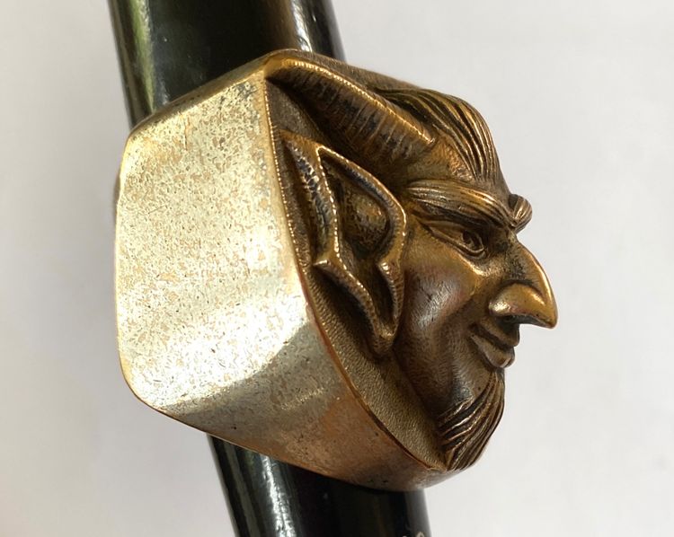 Satanischer Herrenring. Versilberte Bronze aus dem 19. Jahrhundert. 1874. Teufel. Esoterisch.