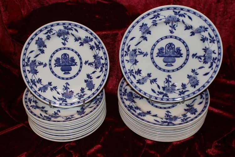24 englische Steingutteller von Minton, Delfter Blau-Dekor, spätes 19. Jahrhundert