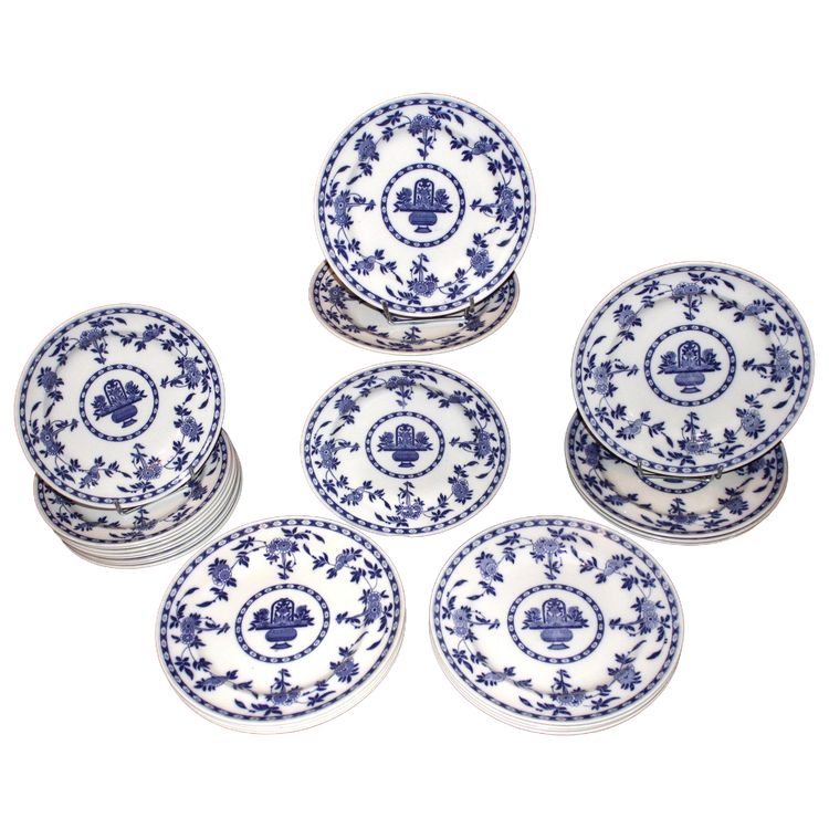 24 englische Steingutteller von Minton, Delfter Blau-Dekor, spätes 19. Jahrhundert