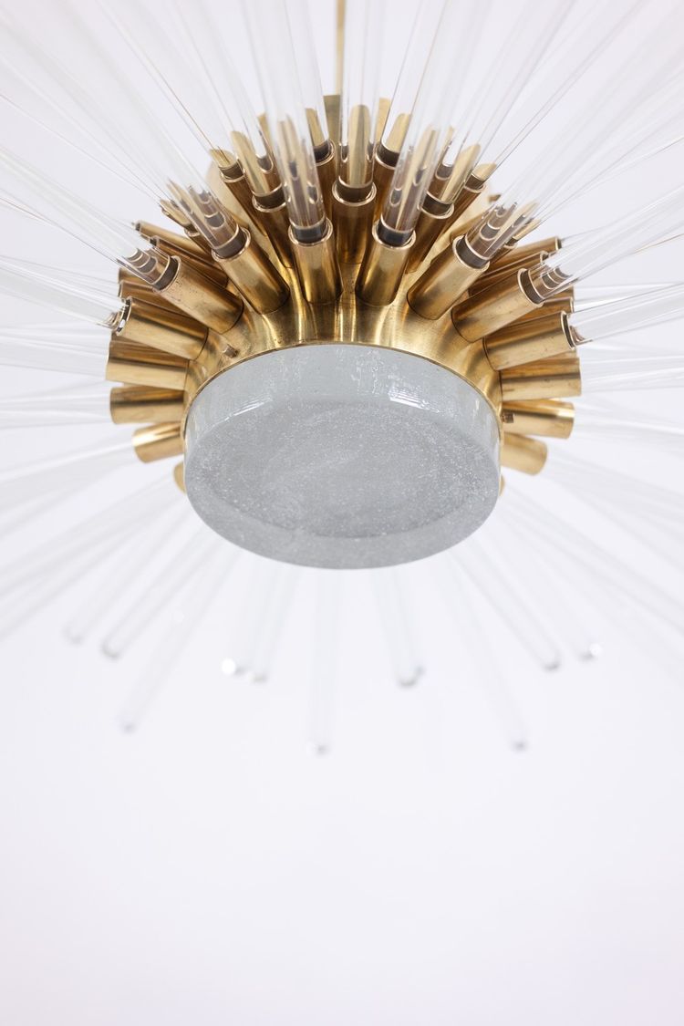 Strahlender Kronleuchter aus Glasröhren. Zeitgenössisches Design. LS64491709P