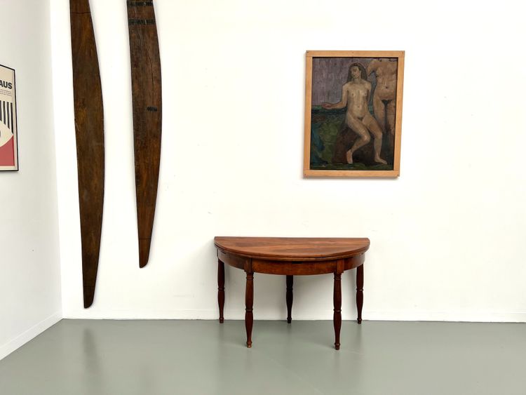 Table demi-lune en noyer massif, circa 1900