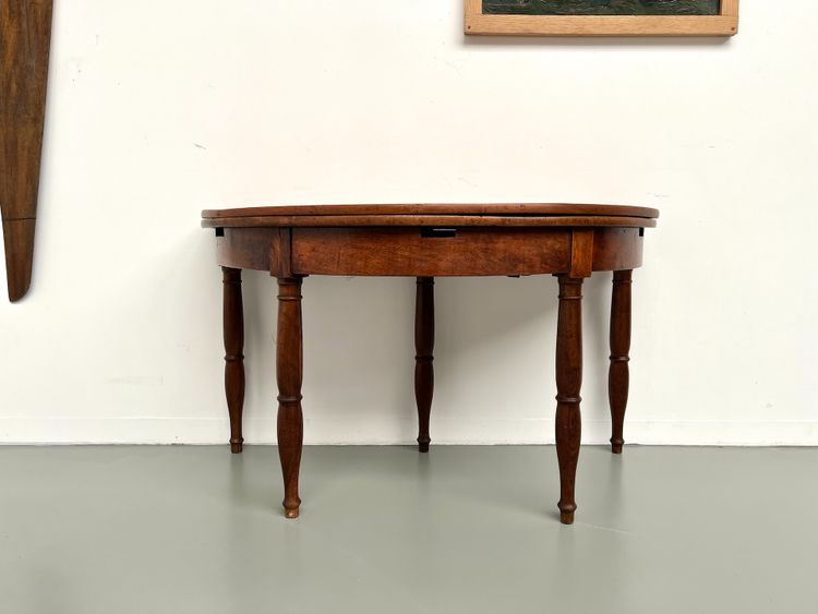 Table demi-lune en noyer massif, circa 1900