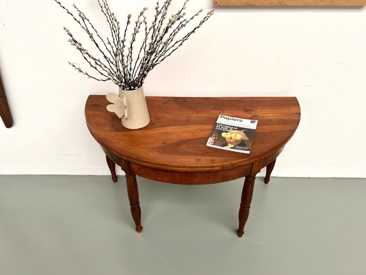 Table demi-lune en noyer massif, circa 1900