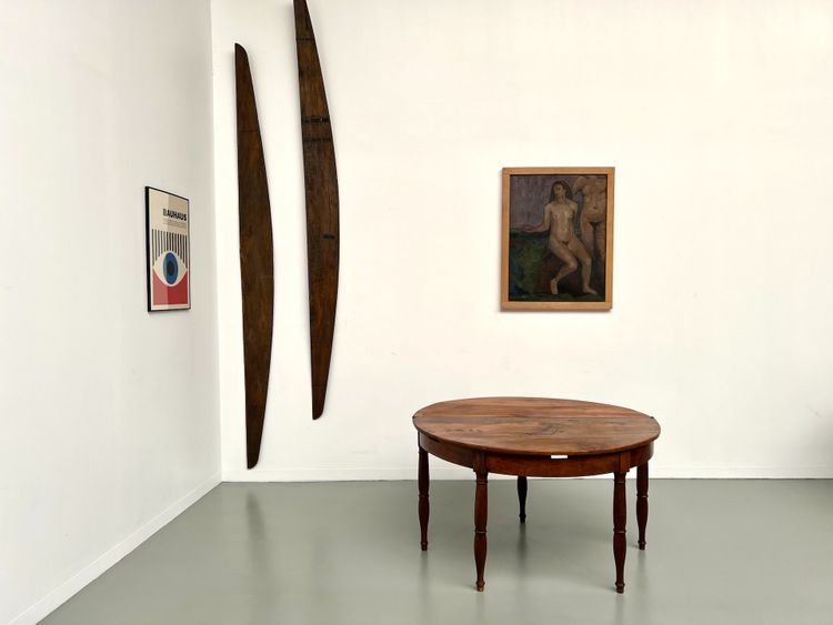 Table demi-lune en noyer massif, circa 1900