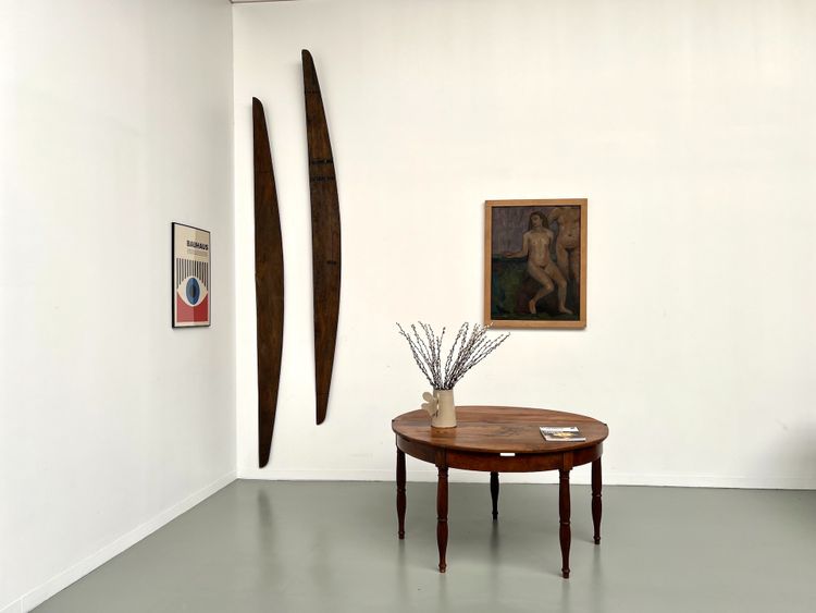 Table demi-lune en noyer massif, circa 1900