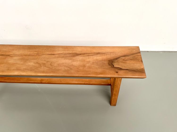 Petit banc en noyer, années 70