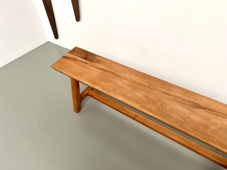Petit banc en noyer, années 70