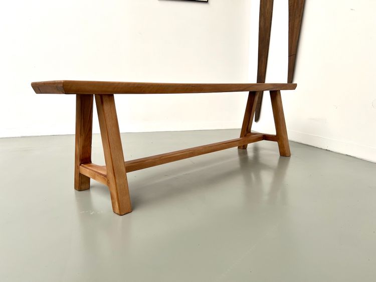Petit banc en noyer, années 70