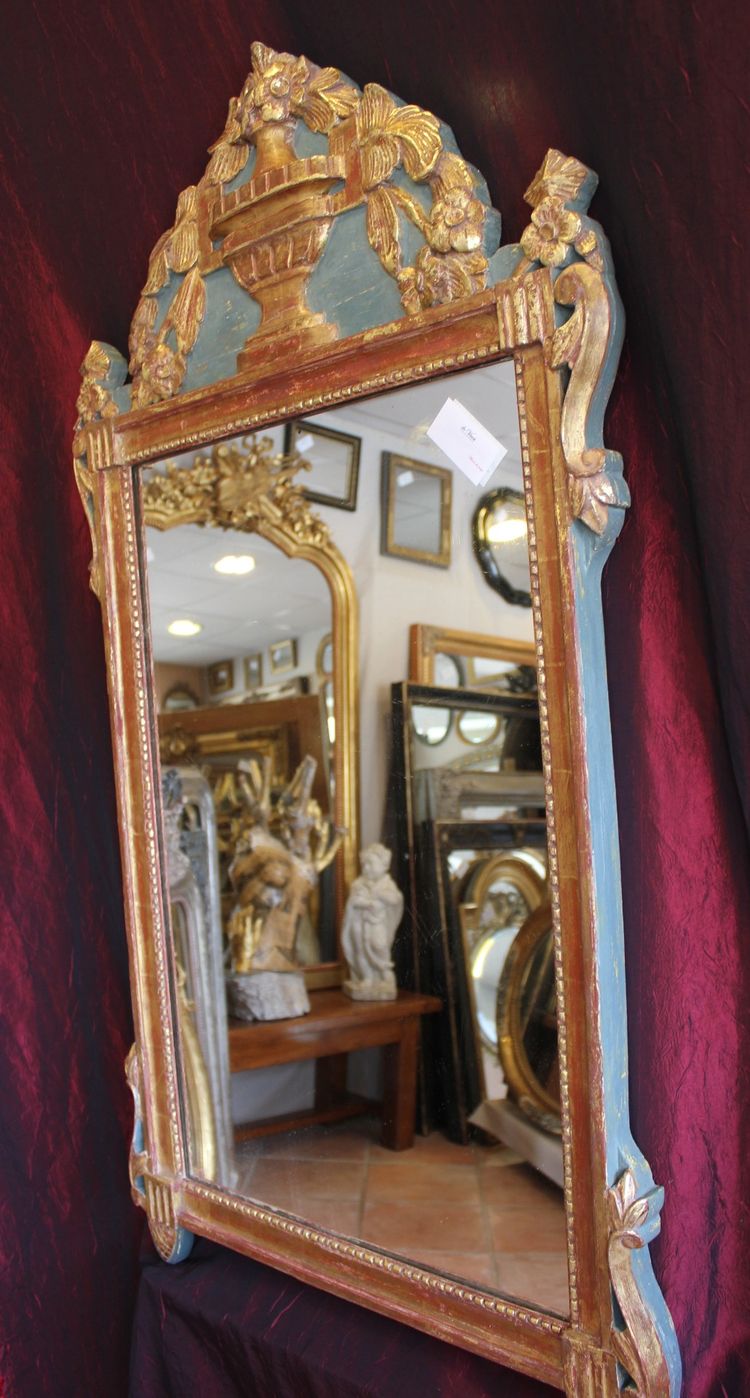 69 x 123 cm Louis XVI mirror, 18th century, carved and gilded wood