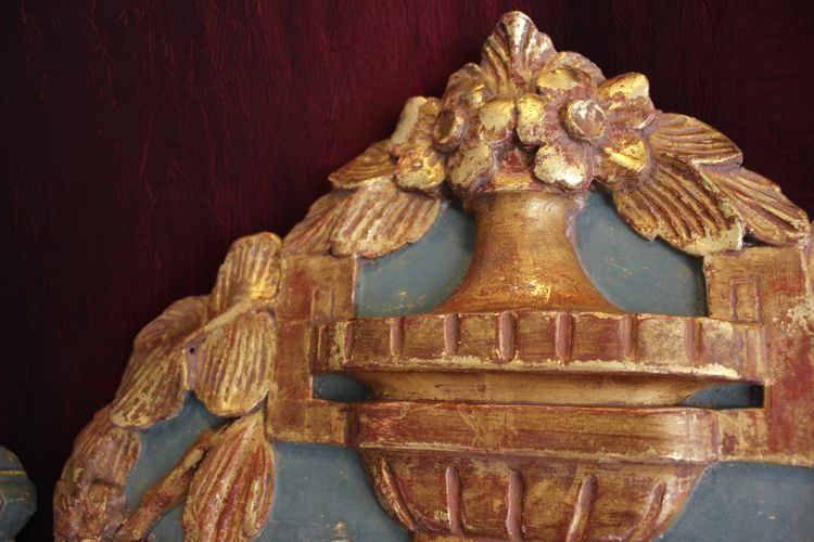69 x 123 cm Louis XVI mirror, 18th century, carved and gilded wood
