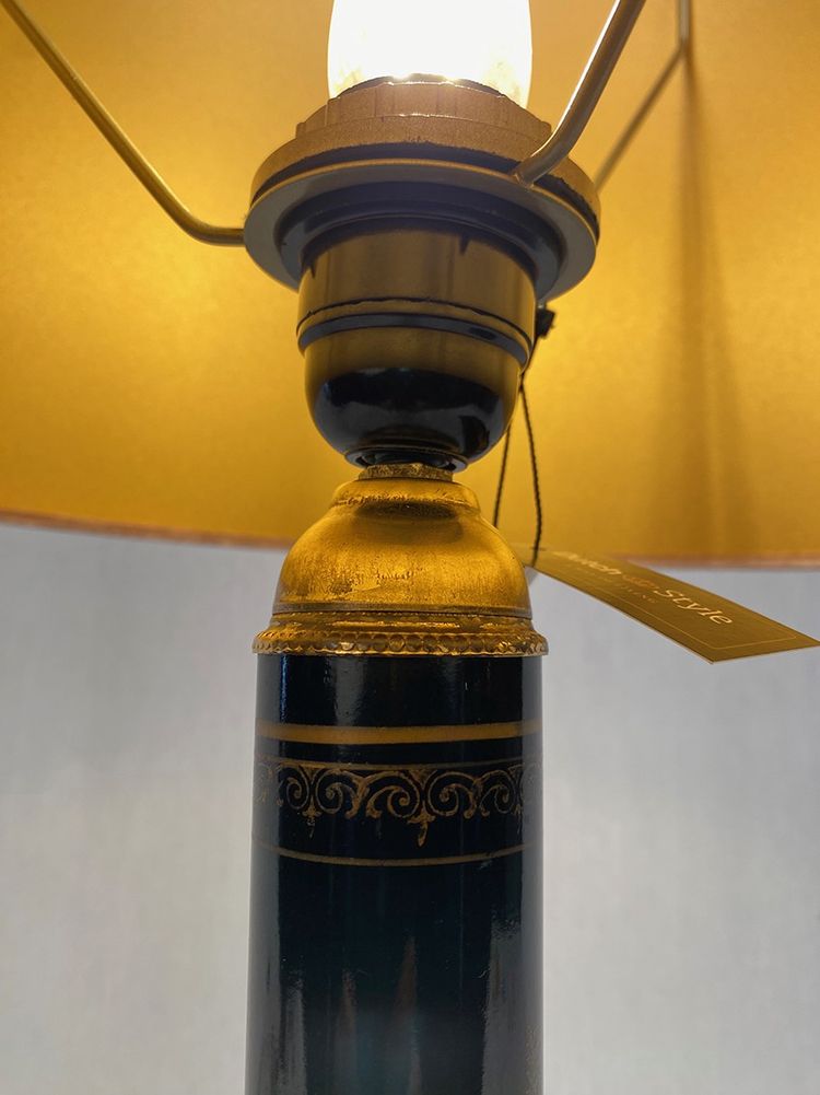 Pied de lampe en métal laqué noir sur base marbre, milieu XXe