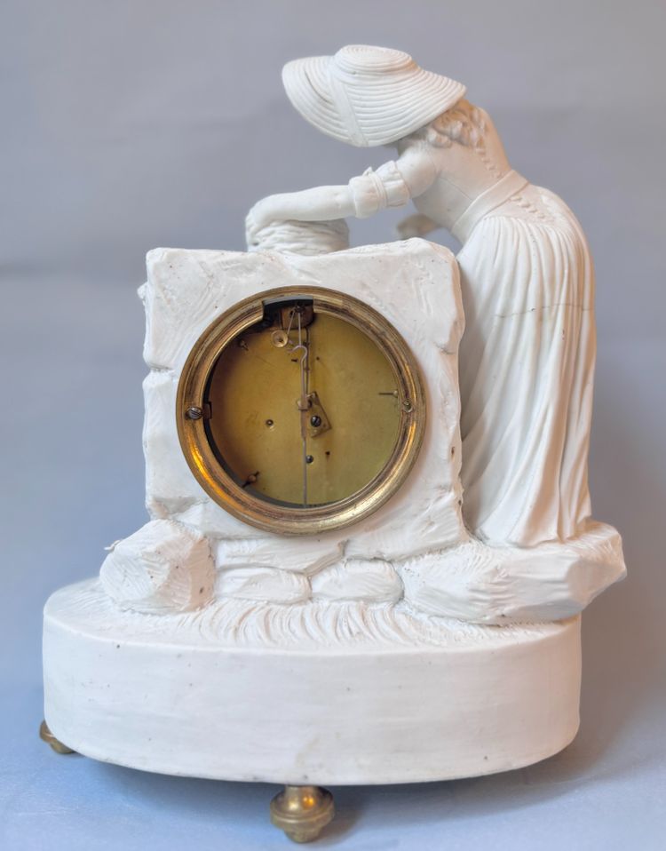 Louis XVI-Biskuituhr - Junge Frau mit Vogelnest