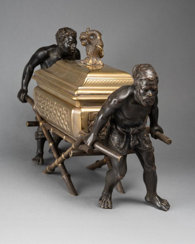 Arche d’Alliance portée par deux Éthiopiens, bronze du XIXe siècle 