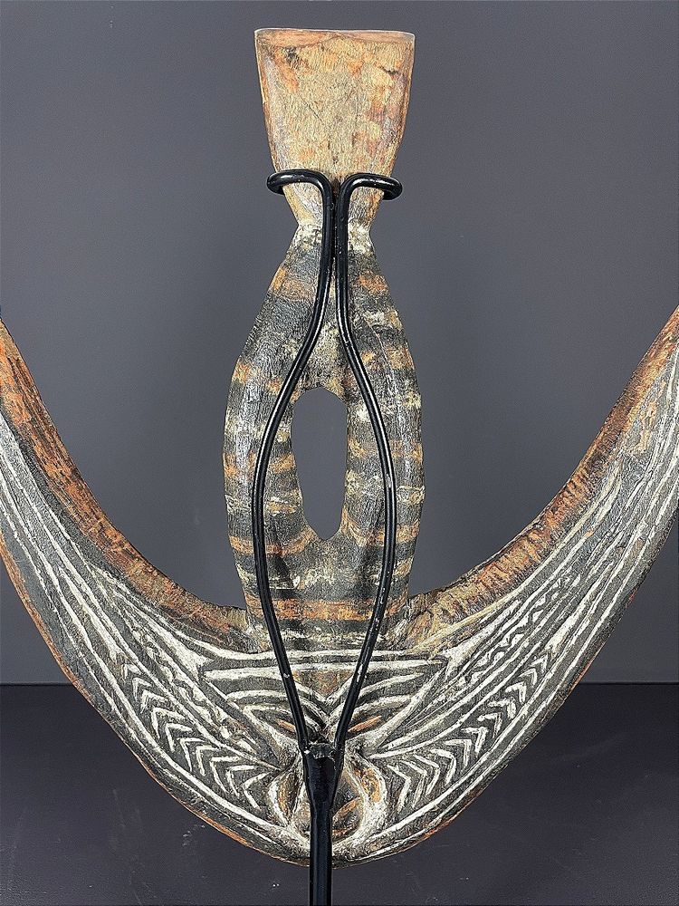 Papouasie-Nouvelle-Guinée, Milieu du XX ème siècle, Crochet à suspension en bois sculpté.