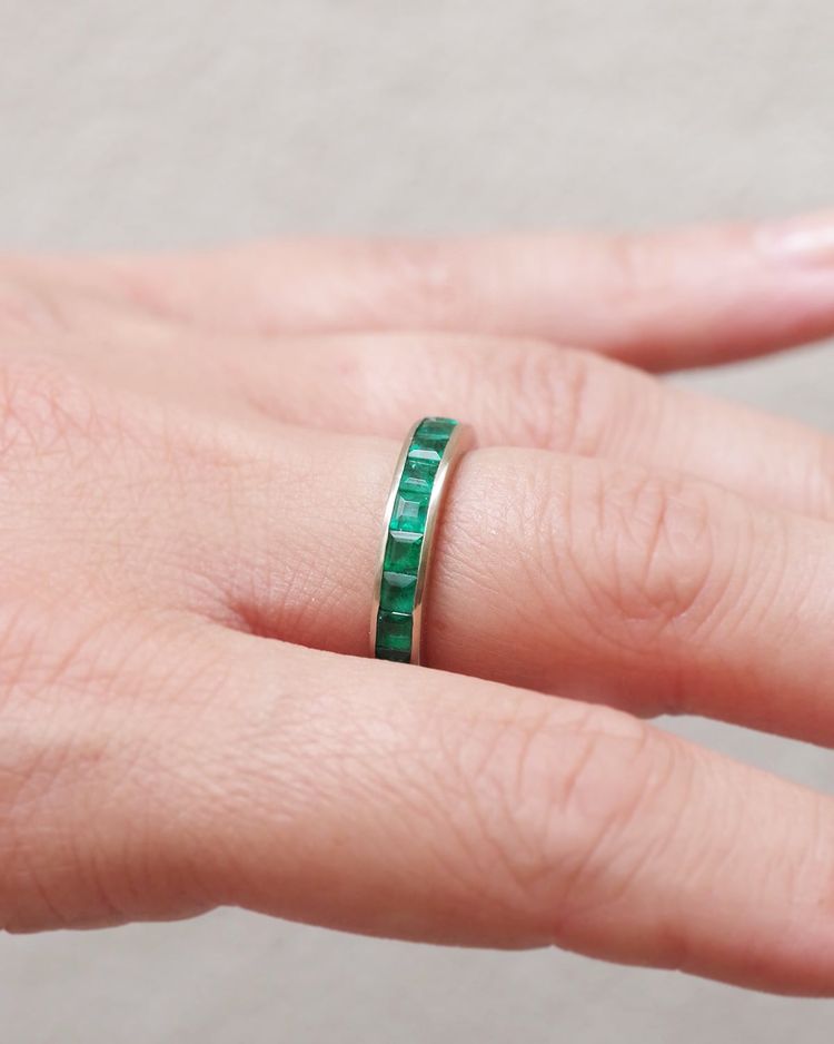Fede nuziale americana Boucheron con smeraldi da 2,31 ct in oro 18k, anello di metà XX secolo