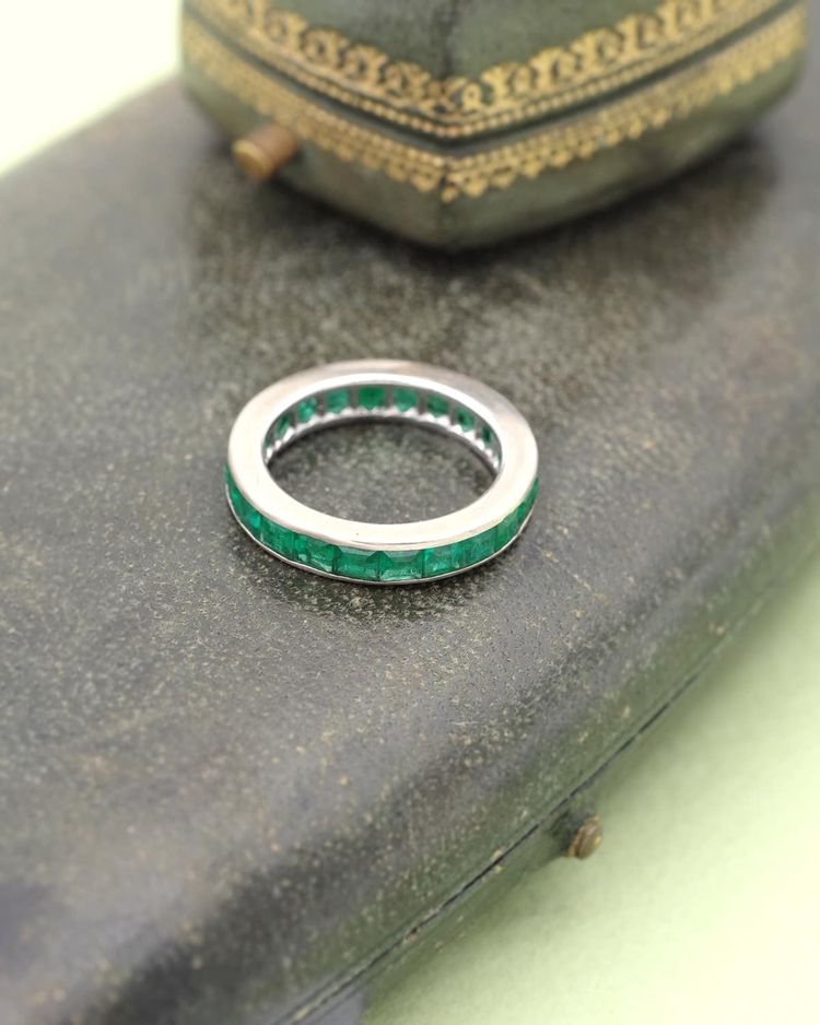 Fede nuziale americana Boucheron con smeraldi da 2,31 ct in oro 18k, anello di metà XX secolo