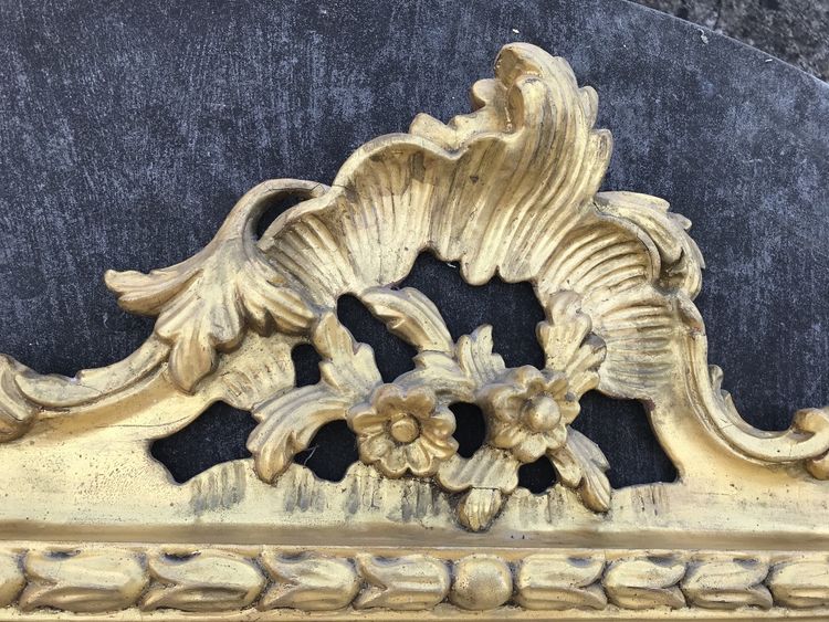 Antique Louis XV style gilded wood mirror from the 20th century