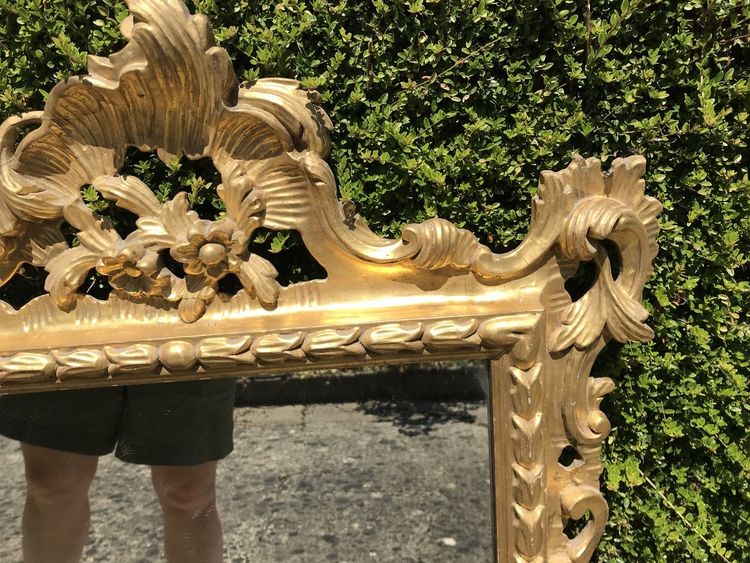 Antique Louis XV style gilded wood mirror from the 20th century