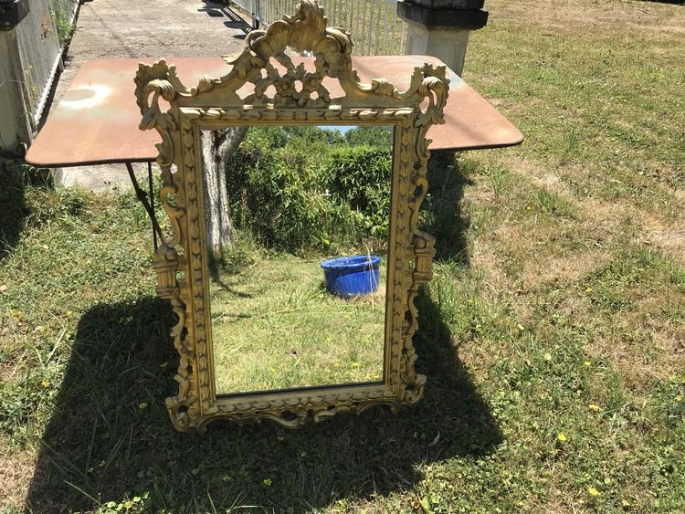 Antique Louis XV style gilded wood mirror from the 20th century