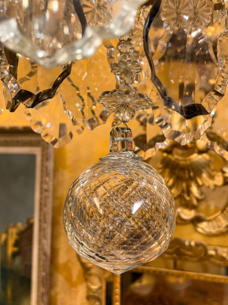 Signed Baccarat Louis XV Style Chandelier in Gilt Bronze and Cut Crystal, circa 1880-1890