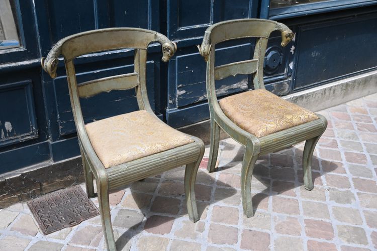 Pair of chairs decorated with ram's heads in plated metal, INDIA