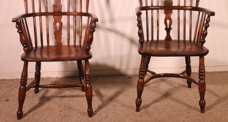 Coppia di poltrone Windsor inglesi del XIX secolo