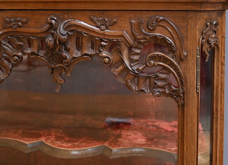 Vitrine Liégeoise deux-corps en Noyer, Style Rocaille, Belgique – Fin XIXe
