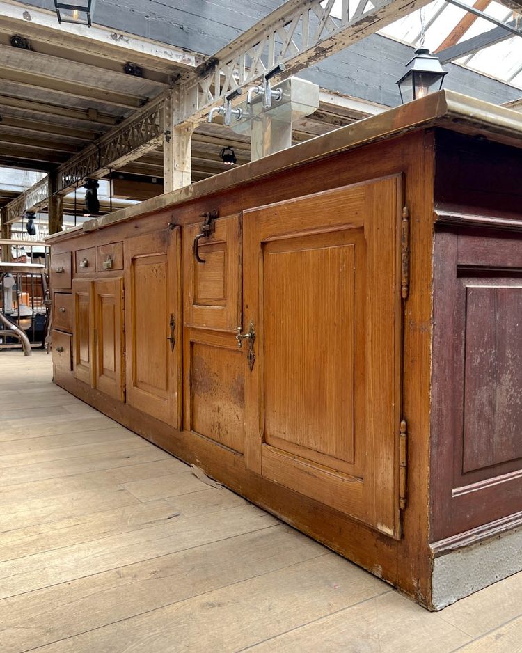 Comptoir de bar avec arrière bar début XXe