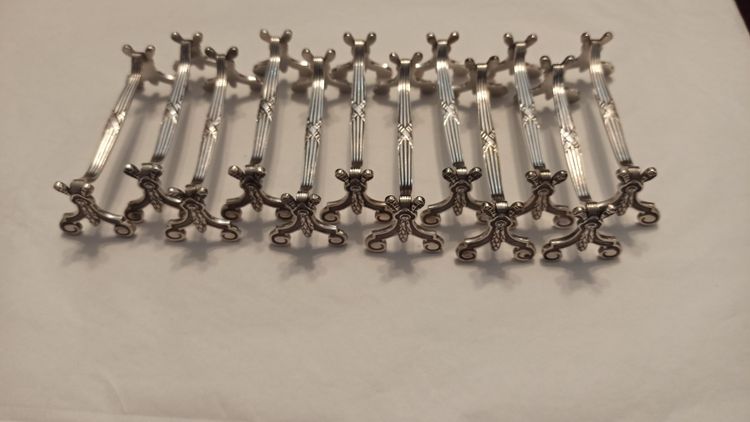 Christofle knife holder with crossed ribbons