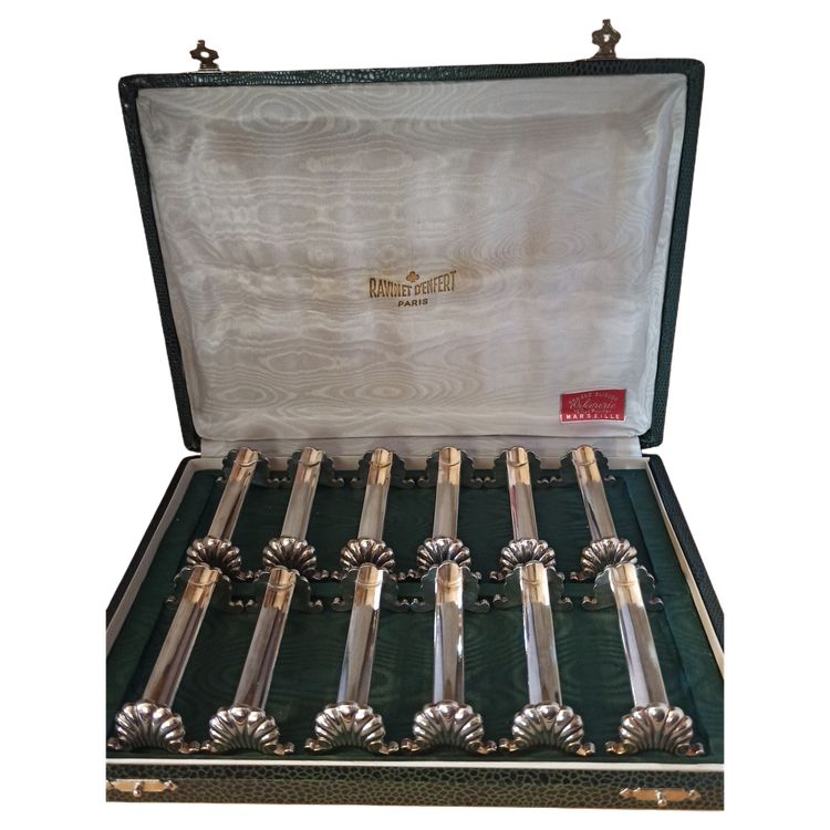 12 silver metal knife holders
