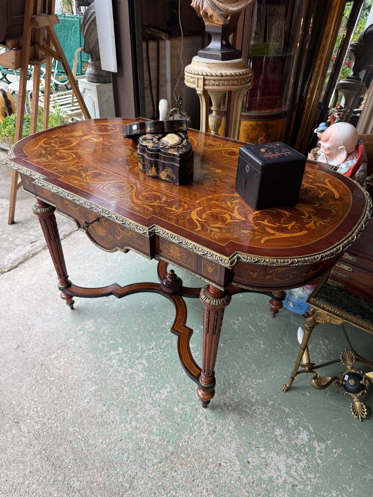 Louis XVI style pedestal table / center table, Napoleon III period in marquetry