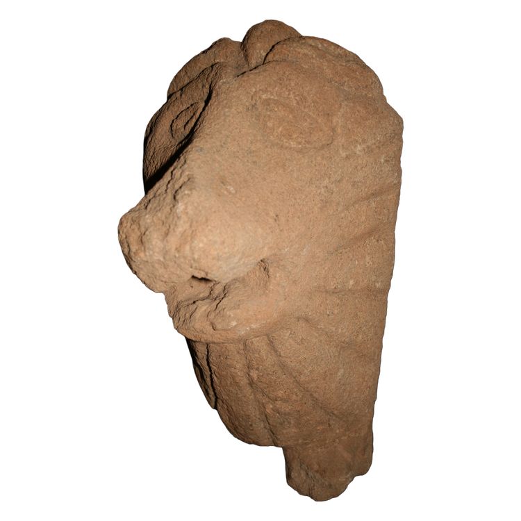 Important fragment de sculpture en pierre d'Egypte ancienne.