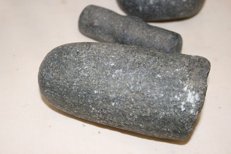 Lot de quatre pilons d'époque néolithique, Sahara.