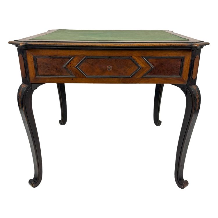 Table à jeu en placage de noyer, XIXe siècle