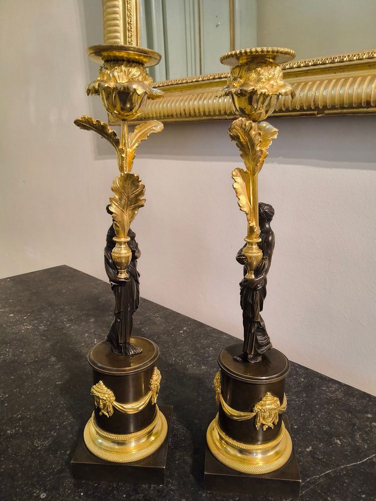 Pair of Candlesticks with Antique Figures and Poppies in patinated and gilded bronze, Directoire period.