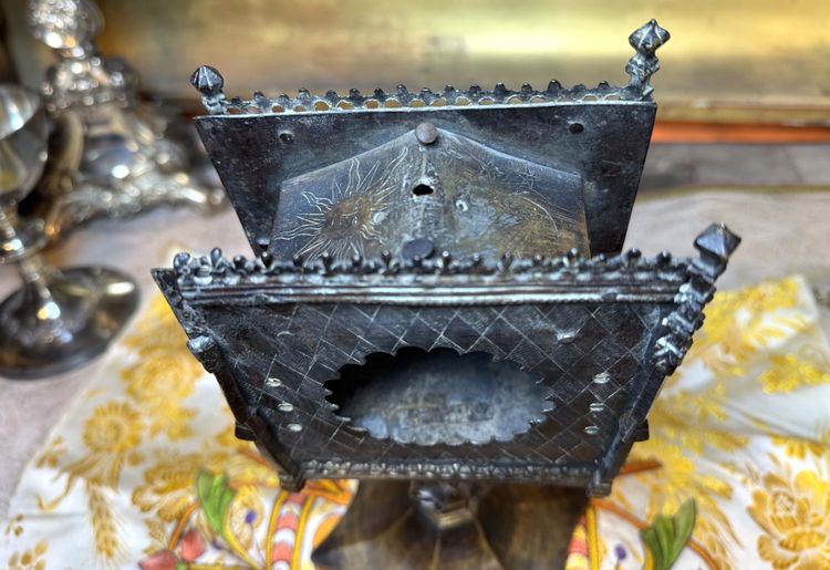 Monstrance Gothic reliquary in engraved bronze - 16th century