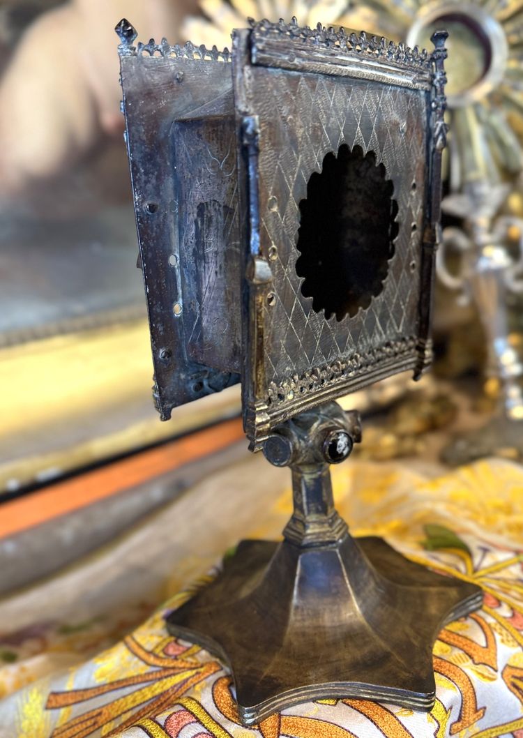 Monstrance Gothic reliquary in engraved bronze - 16th century