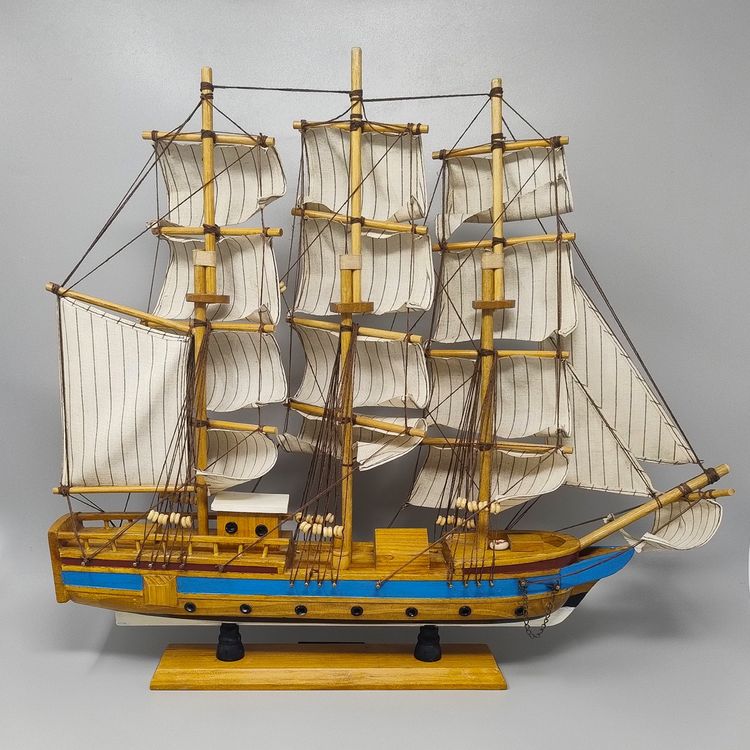 Superbe maquette du HMS Endeavour des années 1970. Fabriquée à la main en Angleterre.