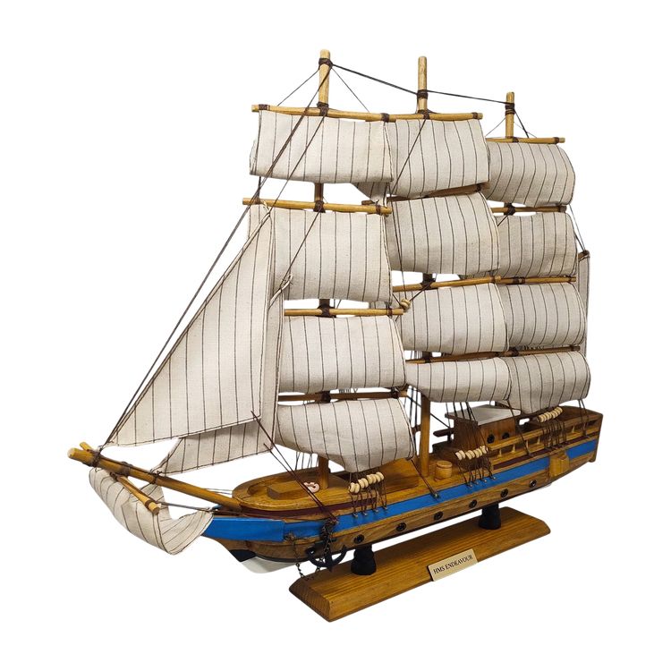 Superbe maquette du HMS Endeavour des années 1970. Fabriquée à la main en Angleterre.